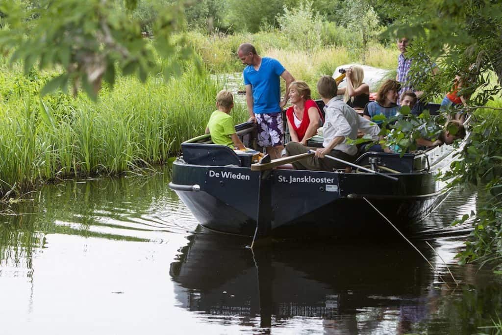 Geniet al varend van de nazomer in De Wieden