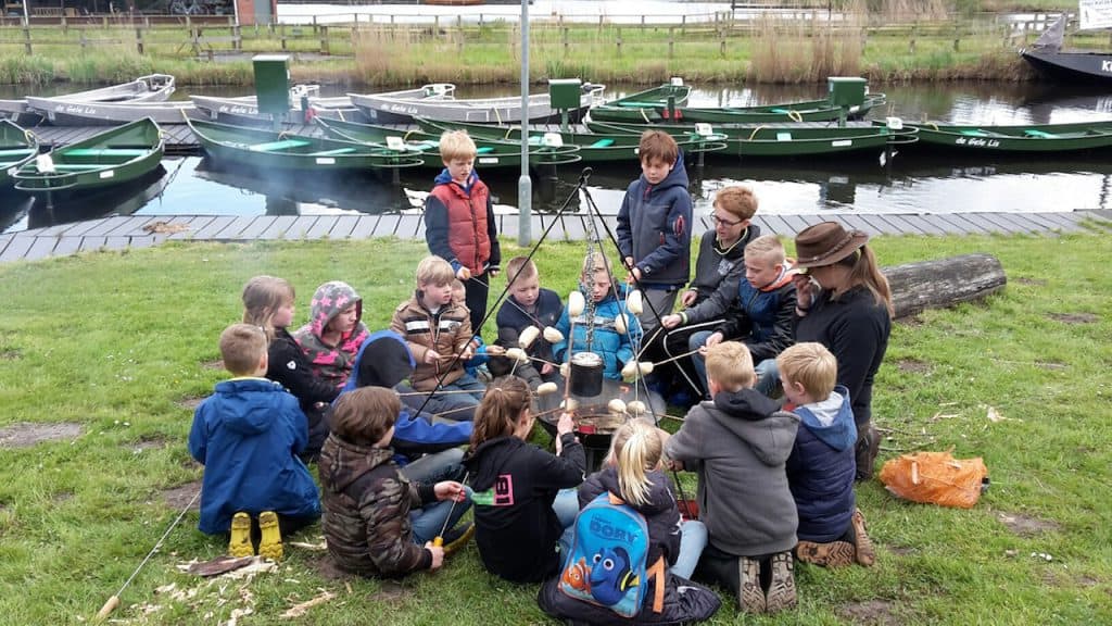 Bushcraft voor kinderen in De Weerribben