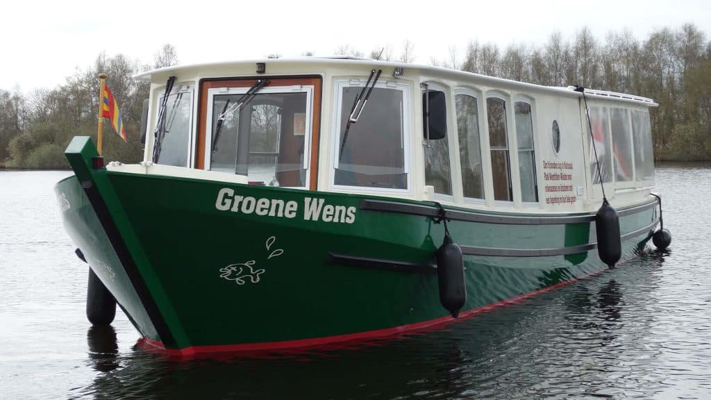 Varen met de Groene Wens Boot in Weerribben-Wieden