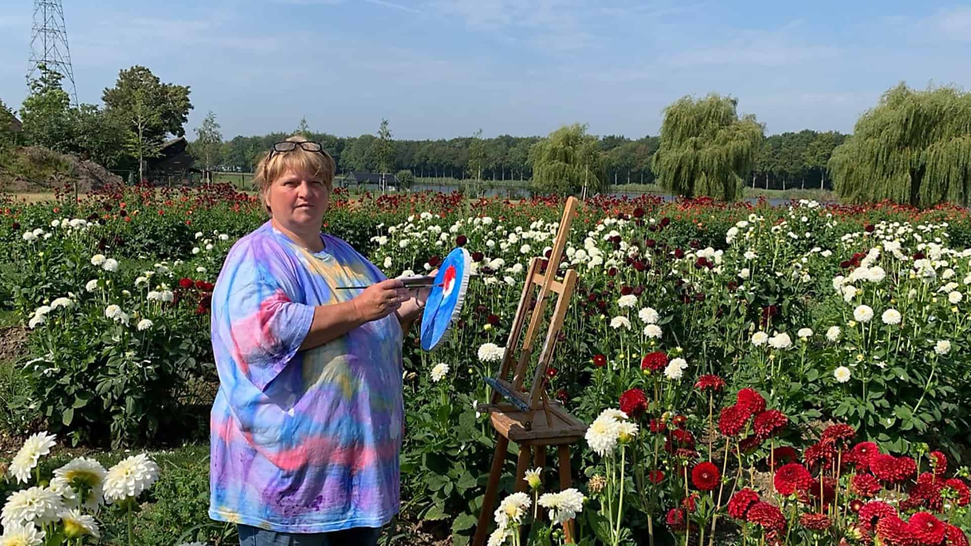 Riek Van de Bor schildert