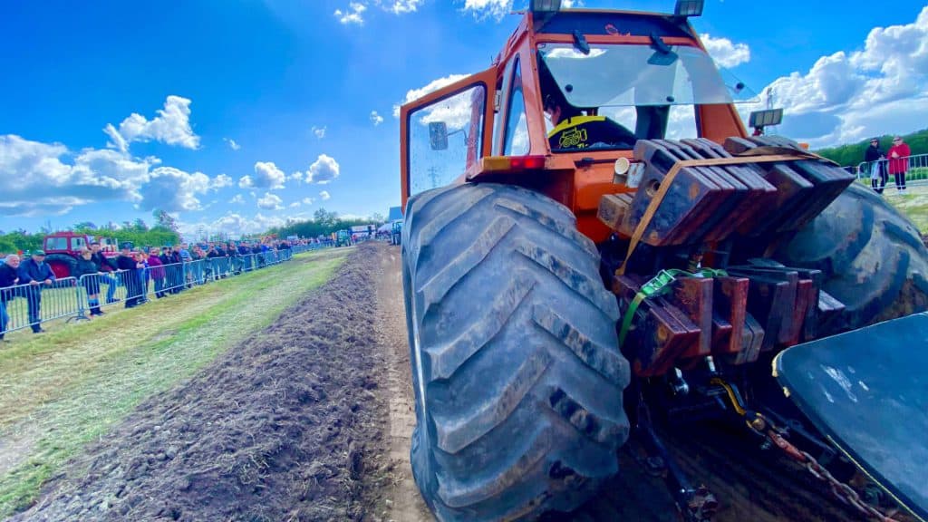 Maximaal gas geven op eerste Oldtimer Trekkertrek in Vollenhove