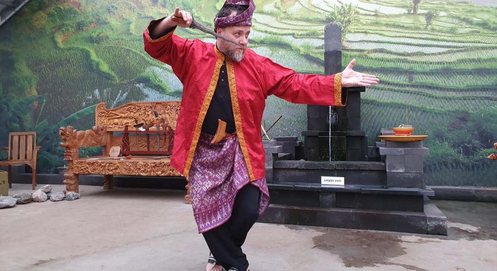 Feestelijke Pasar Keris en Balinese dans