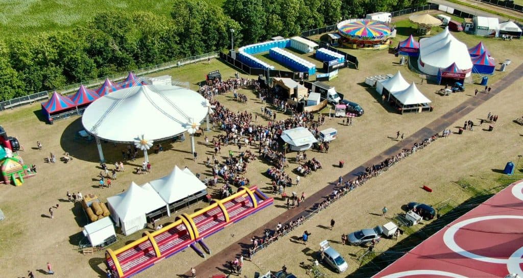 Het festivalterrein van Dicky Woodstock op de vrijdagmiddag (2)
