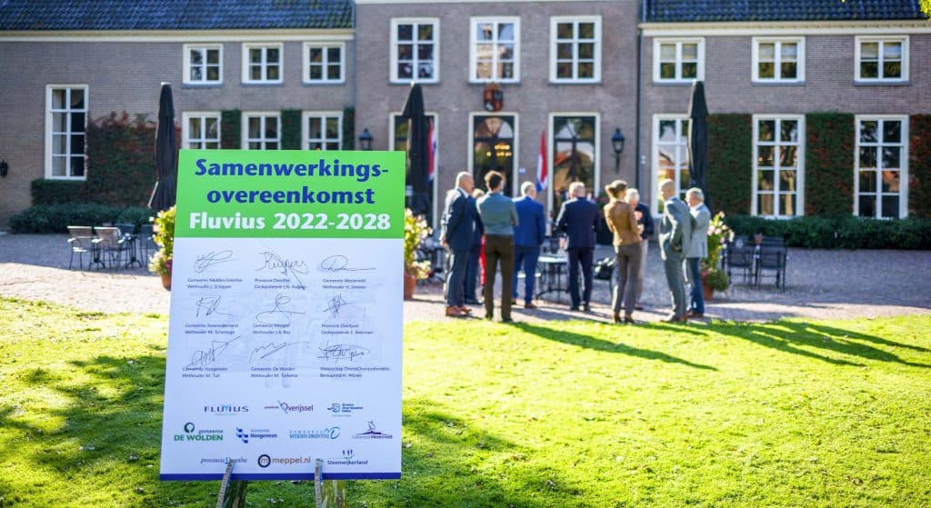 Drents/Overijsselse waterpartners verlengen samenwerking