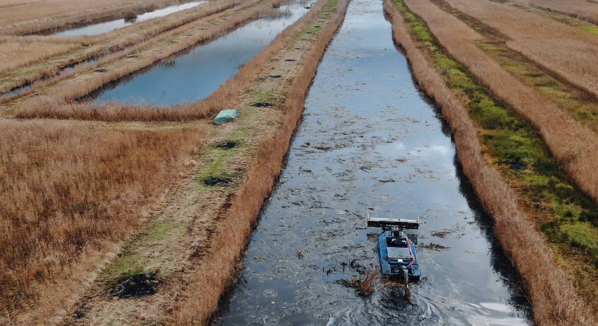 Luchtfoto harkboot in Wieden-Weerribben (fotograaf Henk Jan Tobbe)