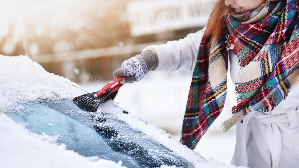 Met de auto weg in de kerstvakantie: belangrijke valkuilen en hoe je die voorkomt