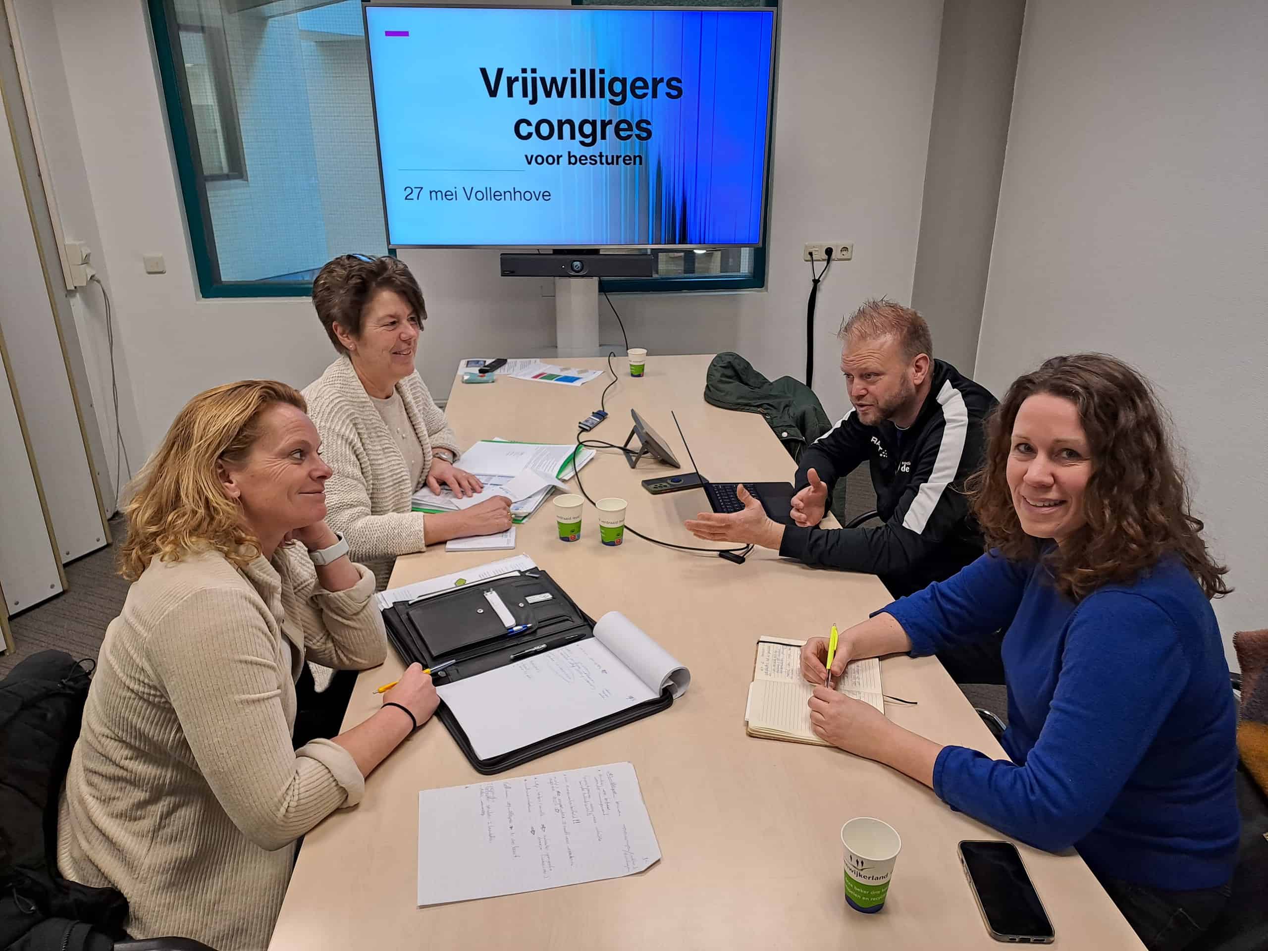 Janita Kist van Sport & Beweegakkoord Steenwijkerland, Marieke Pit coördinator van het Vip! Vrijwilligers Informatie Punt Steenwijkerland, Sportcoach Harmen Woudenberg en Cultuurmakelaar Marloes van Schooten