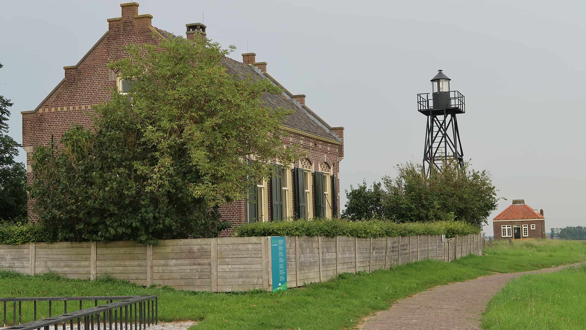 20 april excursie Schokland lichtwachterswoning bij de vuurtoren fotograaf Theo van de Graaf