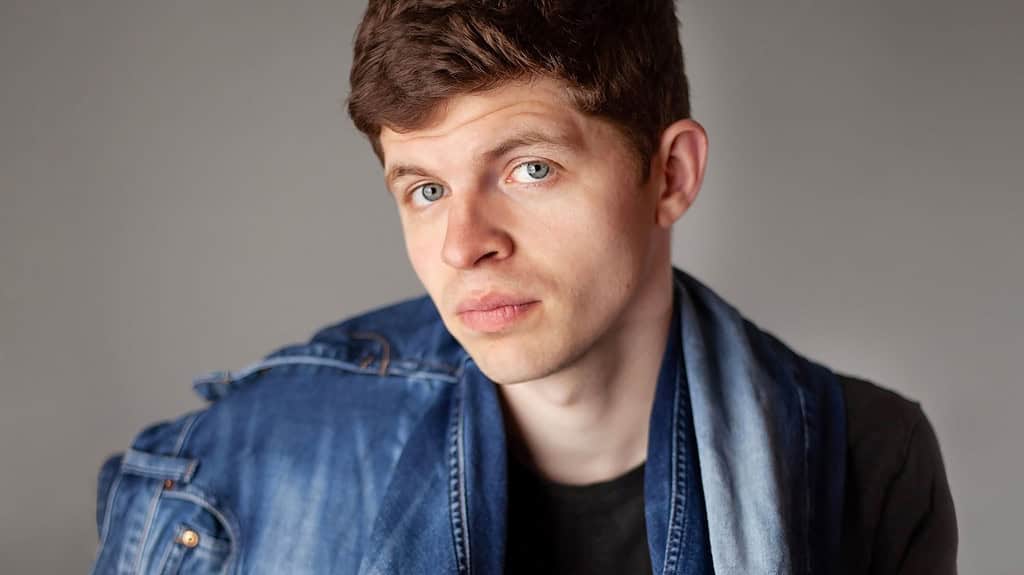 Cabaret talent Thjum Arts naar Steenwijk met gloednieuwe show