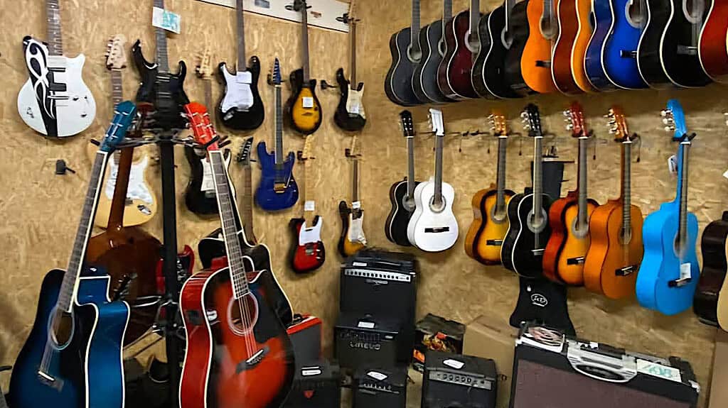 Verkoop overgebleven voorraad muziekshop Jan de Vries.