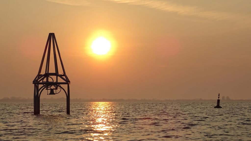 Poëzie op het water van De Wieden tijdens speciale avondvaartocht