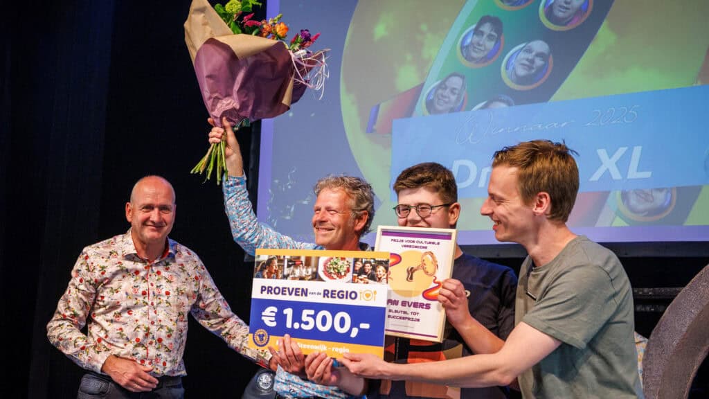 Rotary Steenwijk-Regio ondersteunt theaterspektakel Droom XL