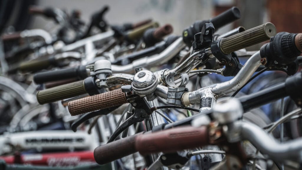 Start handhaving op foutief geparkeerde fietsen op station Steenwijk