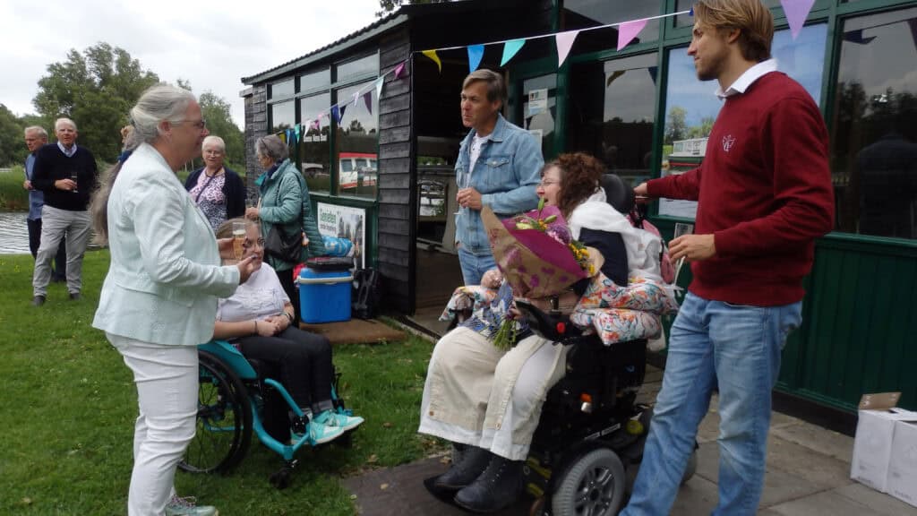 Familie Van Wees uit Lelystad maakt 750e vaartocht met Groene Wens Boot in Ossenzijl