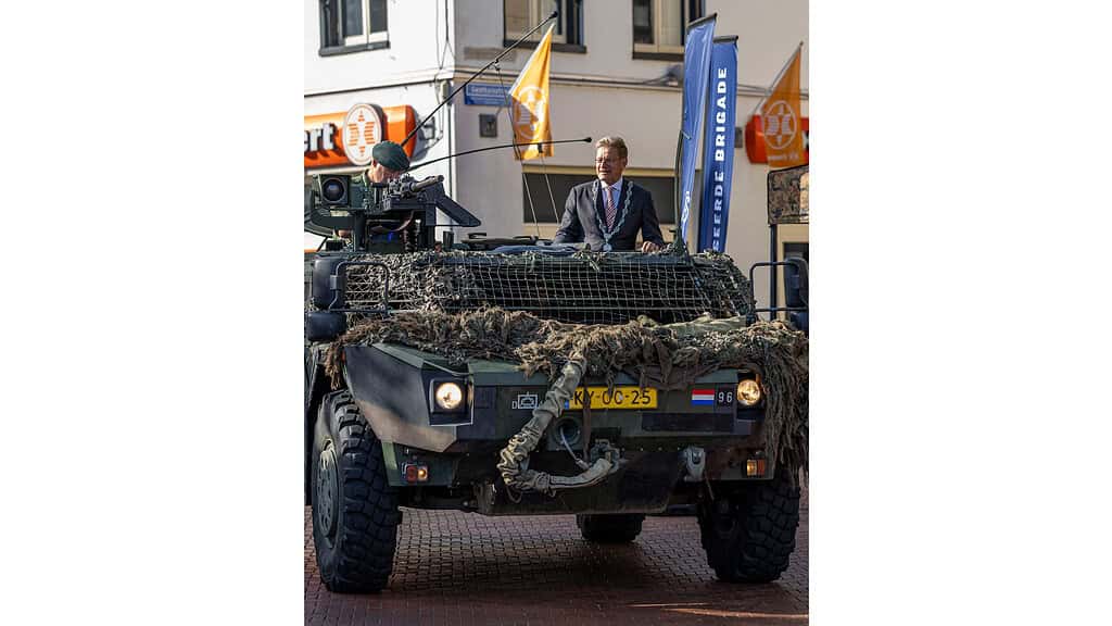 BIZONdere Burendag laat Steenwijk kennismaken met de krijgsmacht