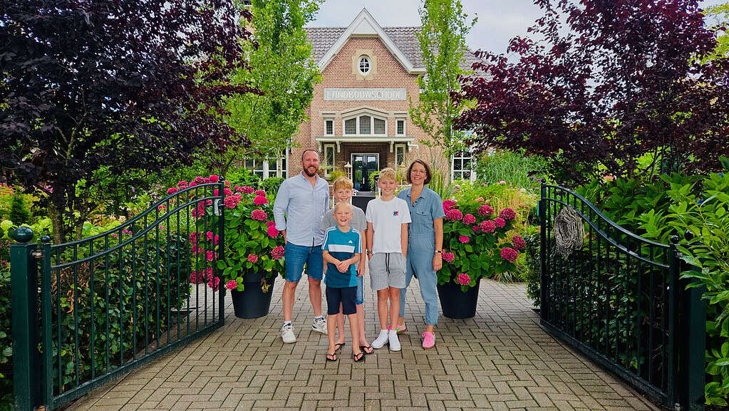 Herbergier Oldeberkoop verwelkomt nieuwe zorgondernemers: kleinschalige dementiezorg met oog voor de mens