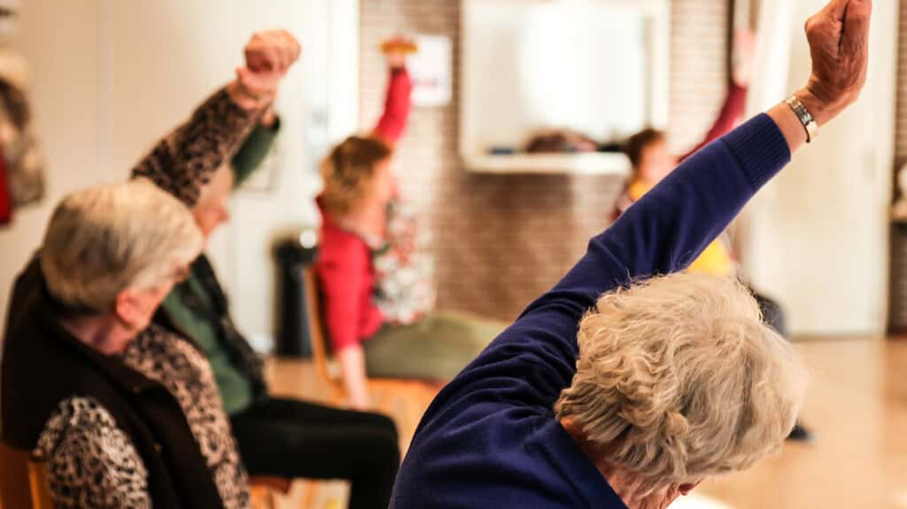 Stoelgymnastiek in De Korf