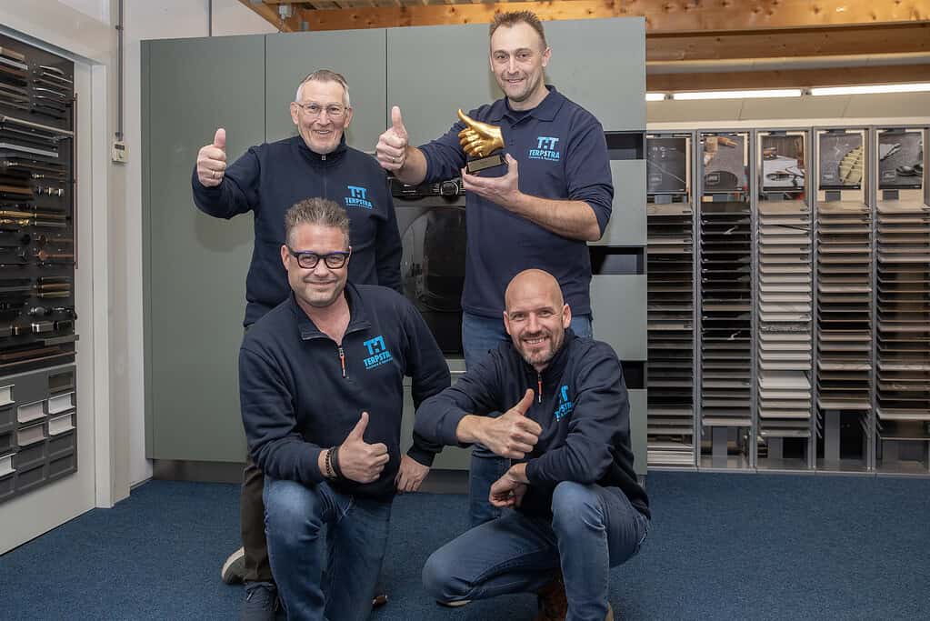 THT Terpstra ontvangt ‘Gouden Belbus Duim’