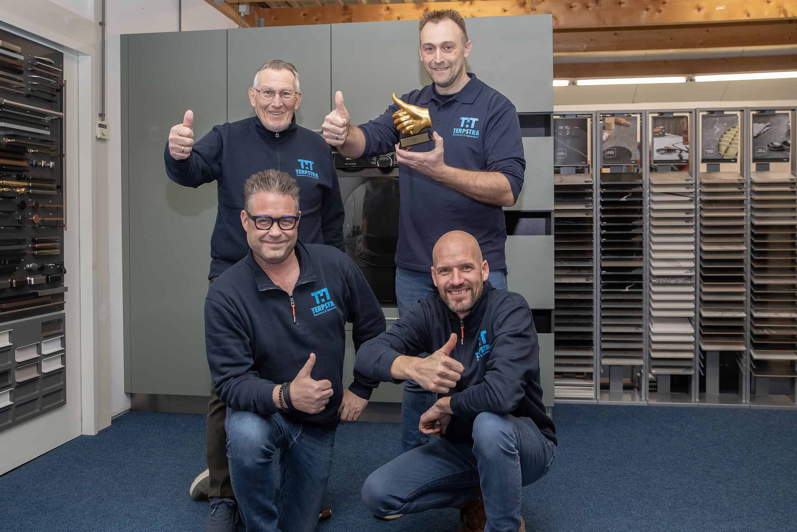 THT Terpstra ontvangt ‘Gouden Belbus Duim’