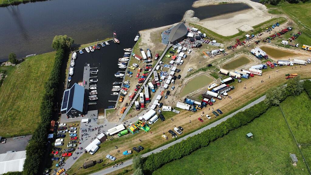 Oldtimerfestival Vollenhove wordt geopend door burgemeester Erik de Groot