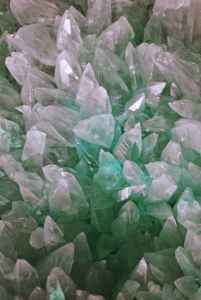 bunch of quartz crystal gemstones definition