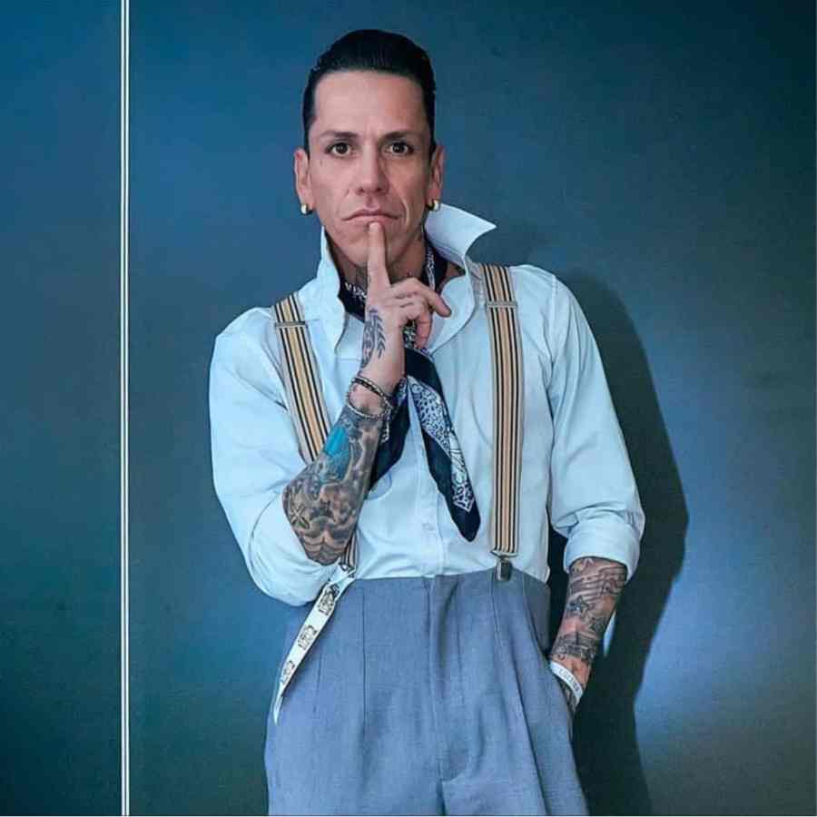 Johnny Vazquez El Principe de la Salsa - Triple champion du monde de salsa LA Style 1999-2001, danseur et chanteur mexicain né à Guadalajara, co-créateur du Los Angeles Style avec ses frères Francisco et Luis Vazquez