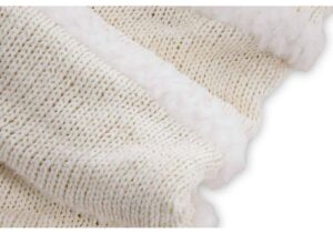 Ljus, stickad ullfilt för mysiga sovstunder.