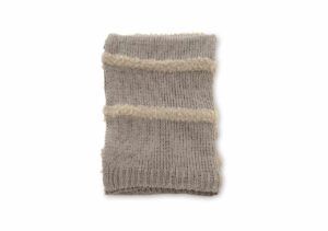 Mysig ullpläd för sängtillbehör och skandinavisk inredning.