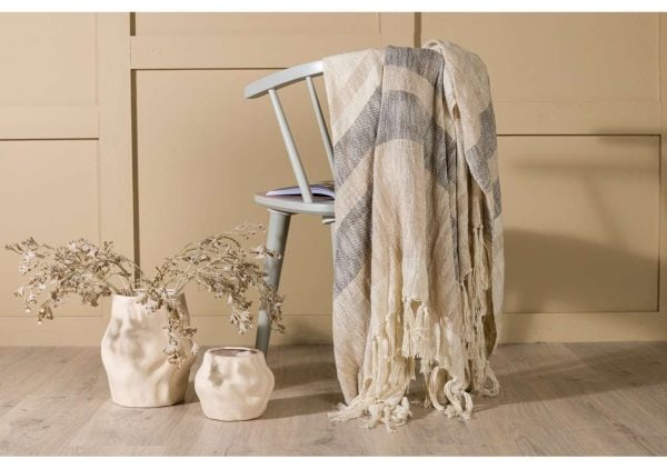 Mjuk loungematta i naturfärger som passar perfekt till sovrum och vardagsrum.