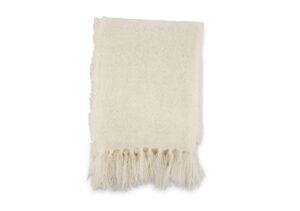 Ljus krämfärgad ullpläd med fransar, perfekt för sängkläder eller avkoppling.