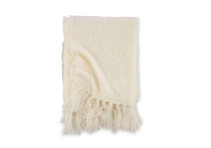 Mjukt och täckande sovpläd i crem färg med fransar, perfekt för sängar och soffor.