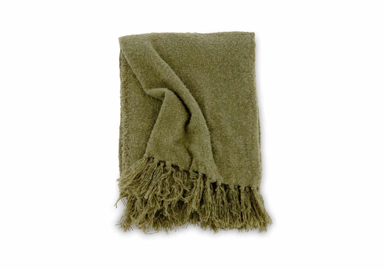 Mjukt ullhandduk i olivegrön med fransar, perfekt för gym, spa eller hemmaku.