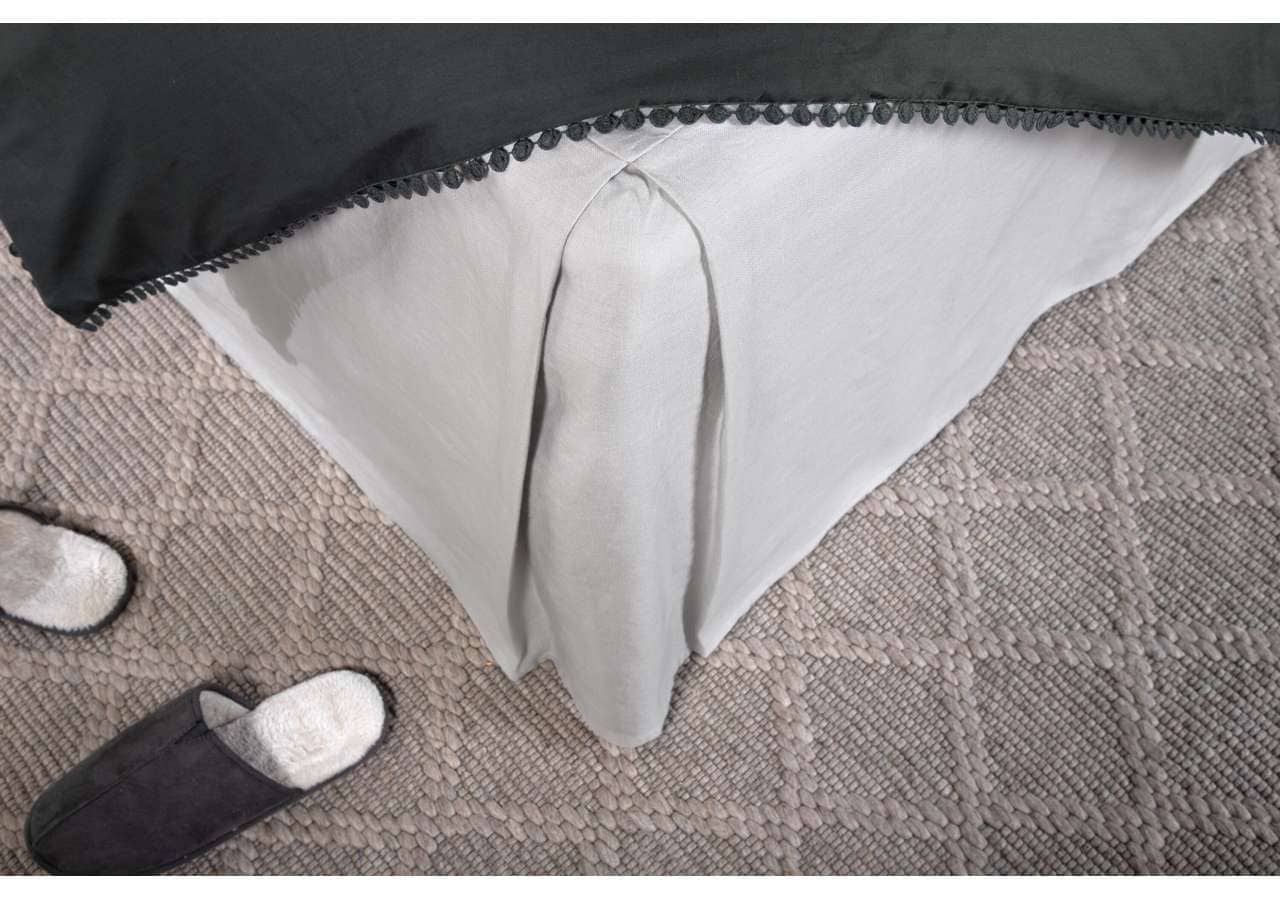 Heltäckande bäddmadrass med avtagbar skyddsskydd för optimal komfort och hygien.