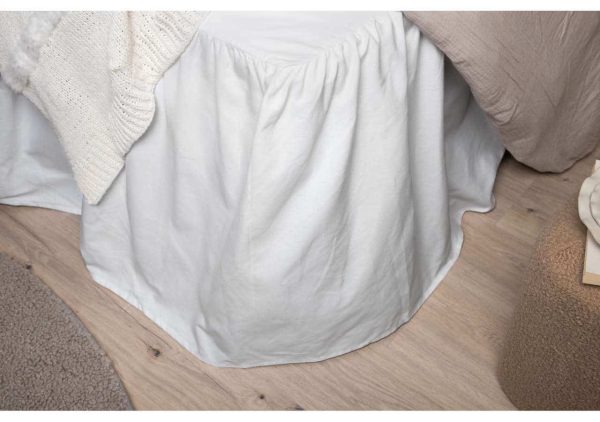 Ljust och elegant sängkläder i linne för naturnära sovrum, hög kvalitet och hållbar design.