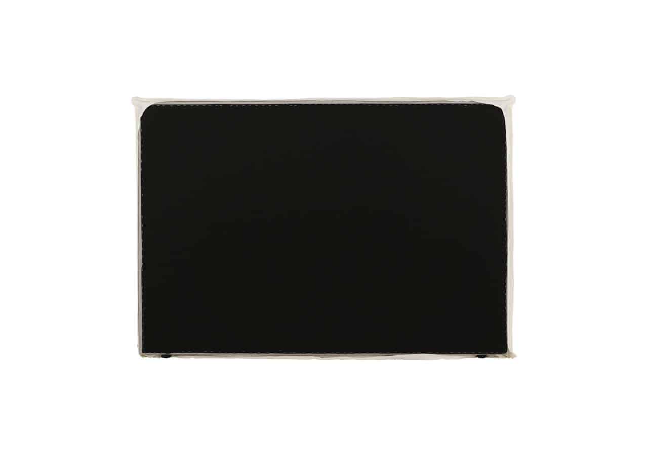 Madrass i svart med bekvämt stöd för kvalitets sömn.