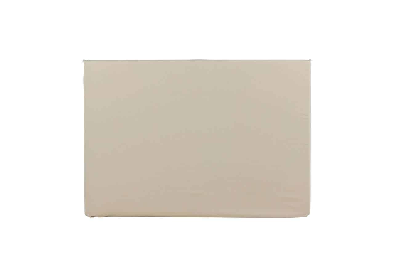 Elegant mörkbeige sänggavel för lyxig sovrumsmiljö.