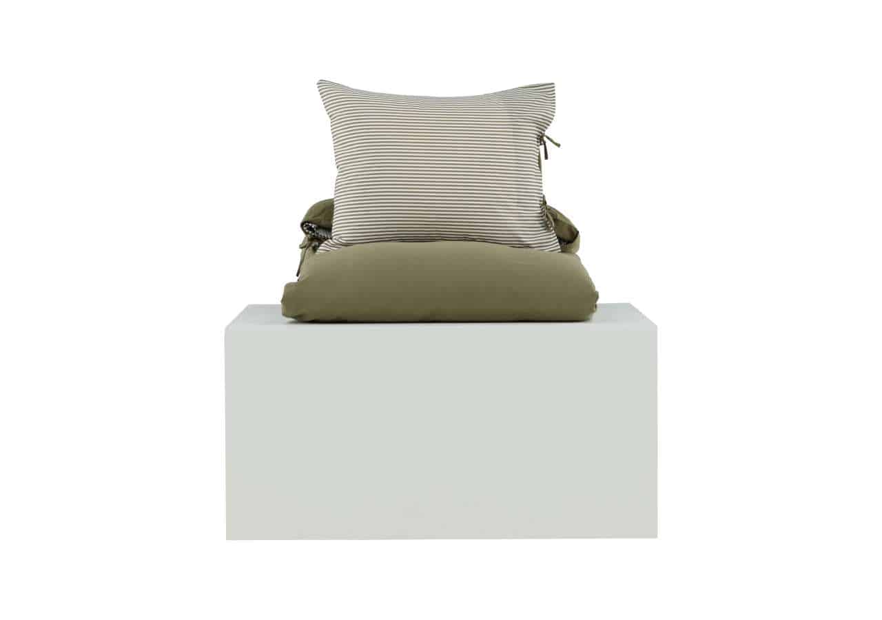 Renforad sänggavel i mörkgrå med sovrumsinredning, premium sängkomfort från Sängfabriken.