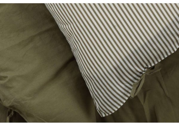 Funktionellt överdrag för säng i olivgrön, med avtagbar och tvättbar bomullspläd för komfort.