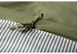 Madrasskydd med dold dragkedja och rutmönster, hög kvalitet och hållbar design.