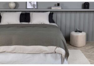 Högkvalitativt sovrum med säng från Sängfabriken, mysig och stilren design.