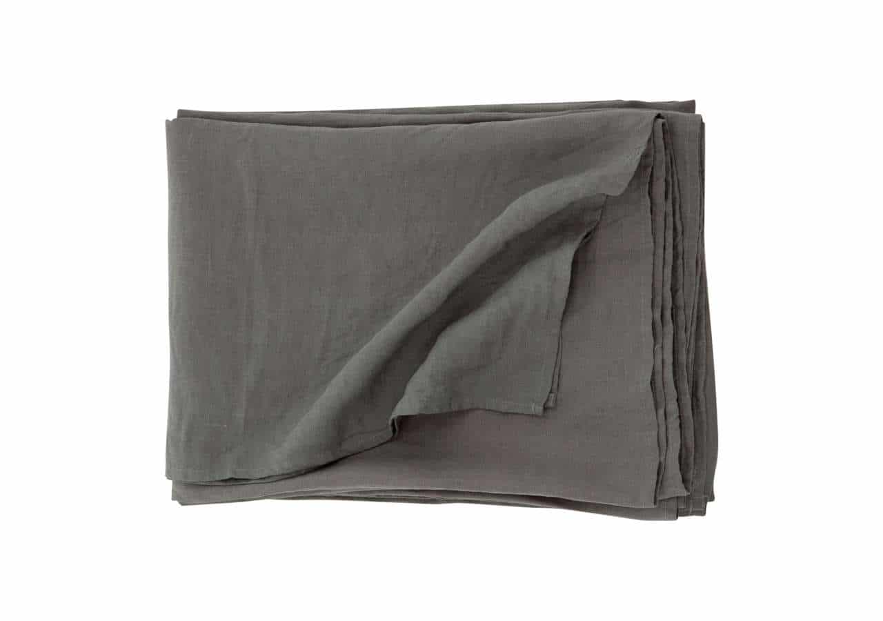 Ljust grå bäddset i linne från Sängfabriken, skönt och hållbart sänglinne av hög kvalitet.