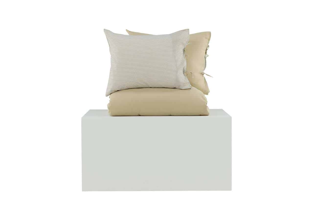 Högkvalitativa sängkläder för bekväm sömn och stilfull design.