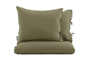 Högkvalitativa sängkuddar i linne för en bekväm sovupplevelse.