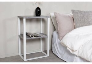 Sängfabriken sängbord i modern design, perfekt för mysiga sovrum.