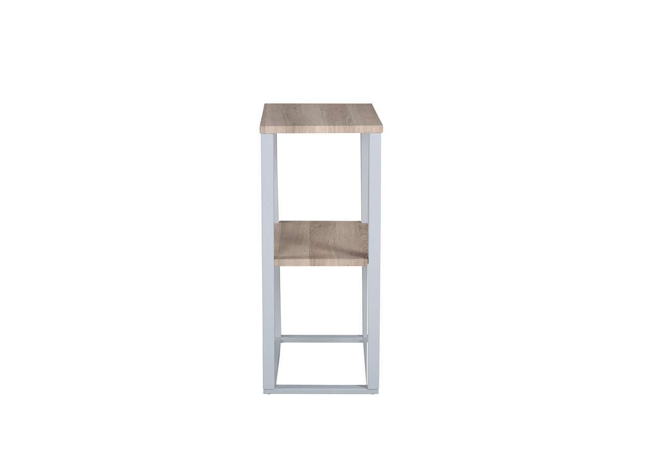 Litet sidobord i trä med vit stålram för att skapa mysig sovrumsstämning.