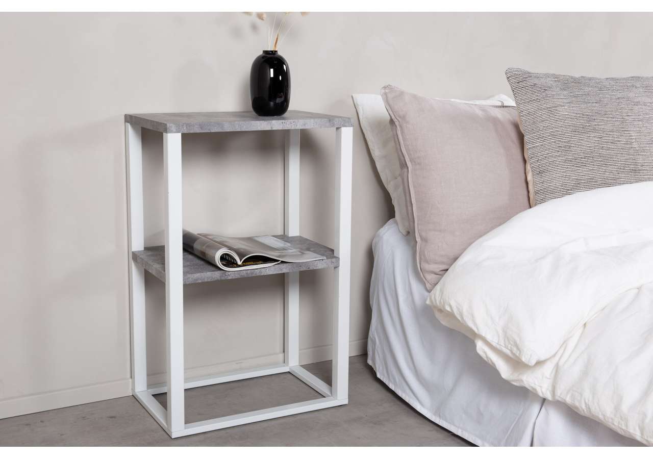 Modern nattbord i trä och metall, perfekt för sovrumsmöbler och sänghörnan.