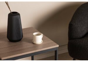 Modern sängfabrik med stilrena sängar och möbler för en lyxig sovmiljö.