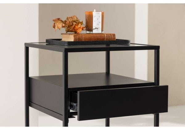 Sängfabriken sängbord i svart design med förvaring och minimalistisk stil.