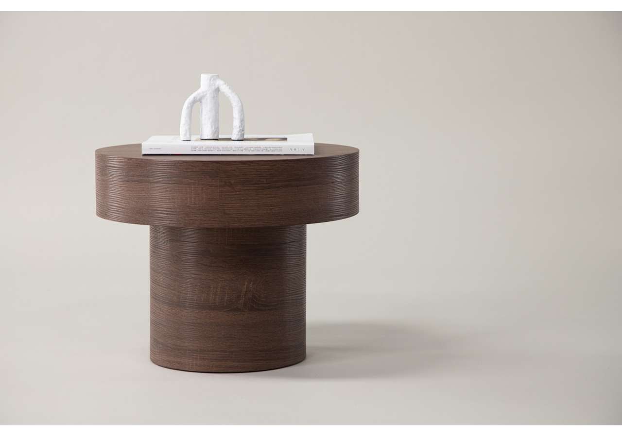 Stilrent sängbord i mörk trädesign från Sängfabriken.