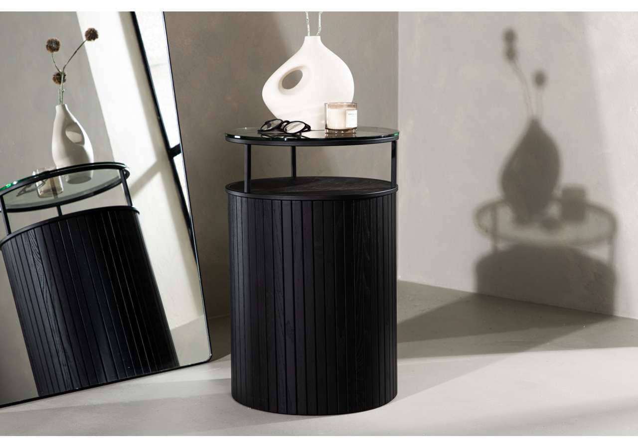 Modern svarta nattduksbord i trä från Sängfabriken, stilren design för sovrummet.